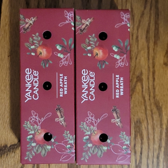 BNWT YANKEE CANDLE RED APPLE WREATH MINI CANDLE SETS - Picture 2 of 2